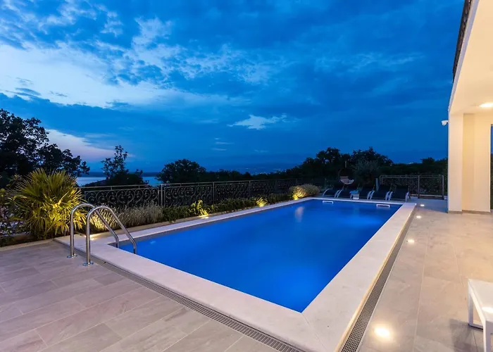 ヴィラ Zarra クリムノ